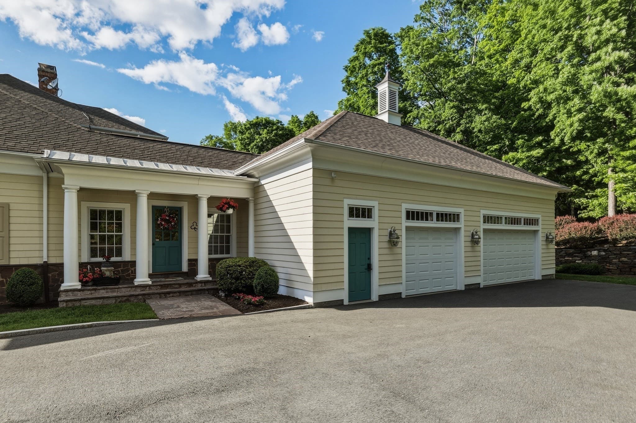 Single Family Residence at 6 Hilltop Park, Wilbraham MA 01095, photo 17 of 42