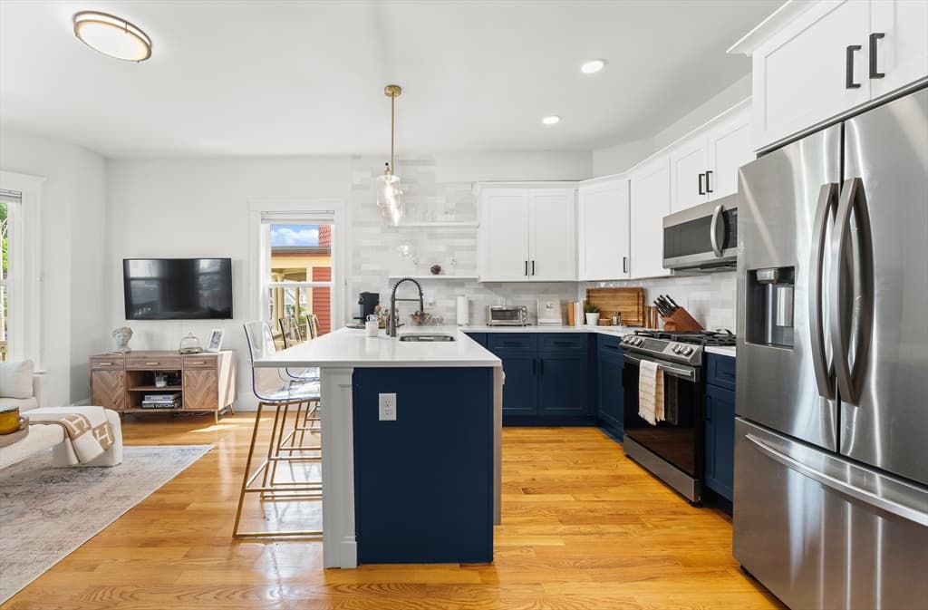 Condominium at 54 Bloomfield St # 1, Boston MA 02124, photo 7 of 23