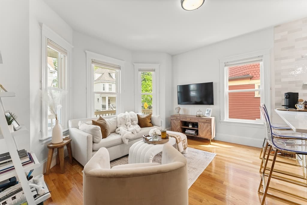 Condominium at 54 Bloomfield St # 1, Boston MA 02124, photo 3 of 23