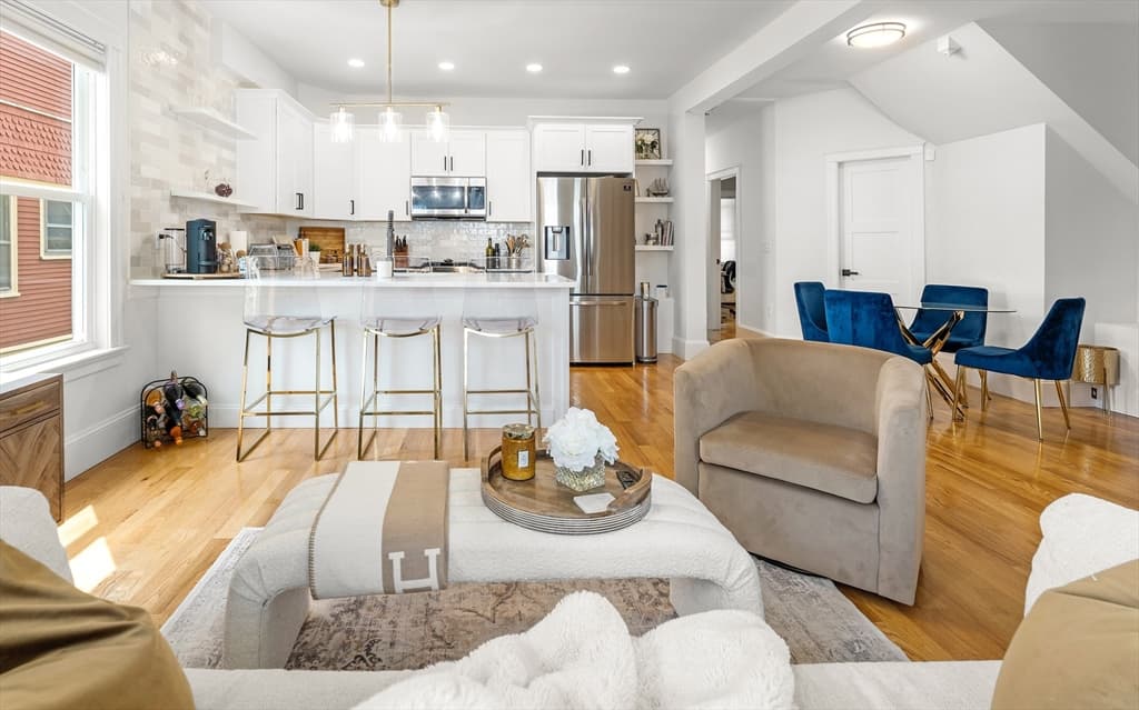 Condominium at 54 Bloomfield St # 1, Boston MA 02124, photo 5 of 23