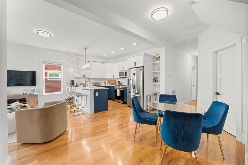 Condominium at 54 Bloomfield St # 1, Boston MA 02124, photo 4 of 23