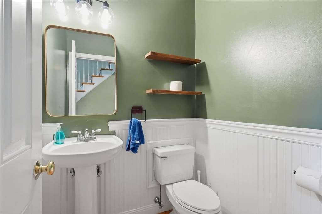 Single Family Residence at 206 Washington St, Northbridge MA 01534, Northbridge, photo 17 of 40