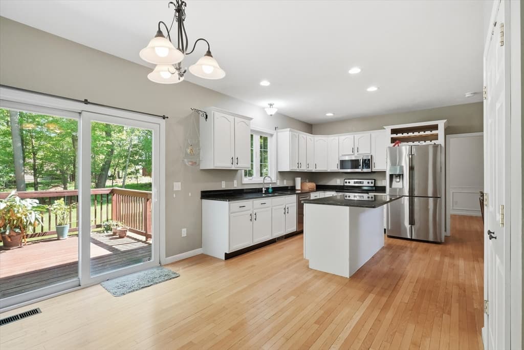 Single Family Residence at 206 Washington St, Northbridge MA 01534, Northbridge, photo 12 of 40