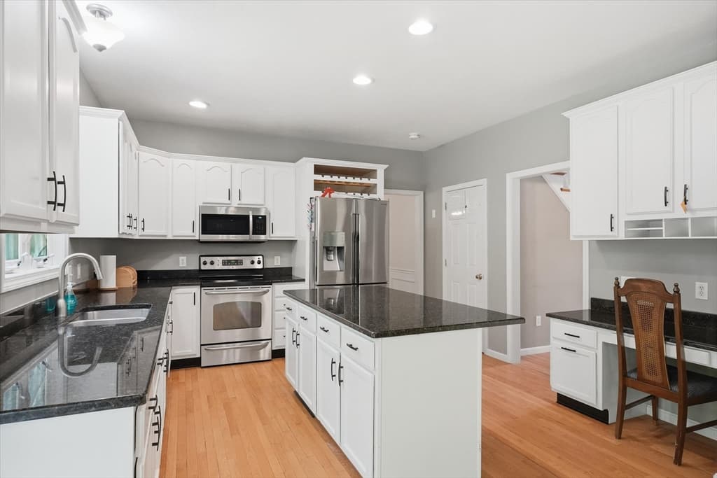 Single Family Residence at 206 Washington St, Northbridge MA 01534, Northbridge, photo 9 of 40