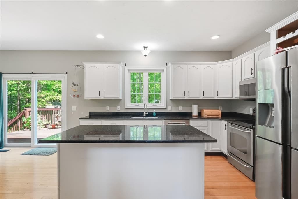 Single Family Residence at 206 Washington St, Northbridge MA 01534, Northbridge, photo 11 of 40