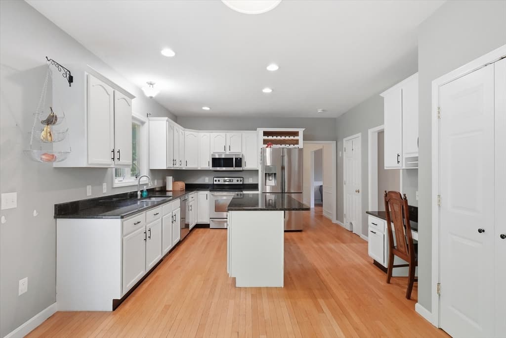 Single Family Residence at 206 Washington St, Northbridge MA 01534, Northbridge, photo 8 of 40