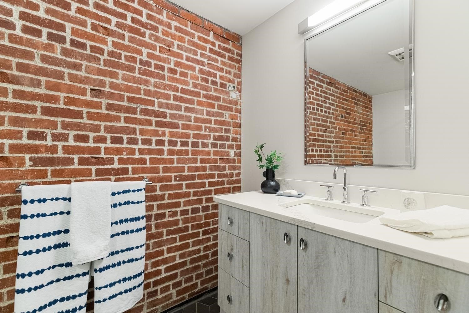 Condominium at 63 Melcher St. # 301, Boston MA 02210, photo 15 of 18