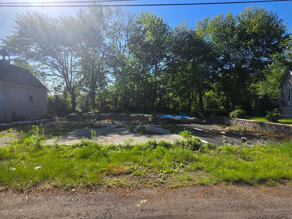 7 Hanson Ct, Hanson MA 02341