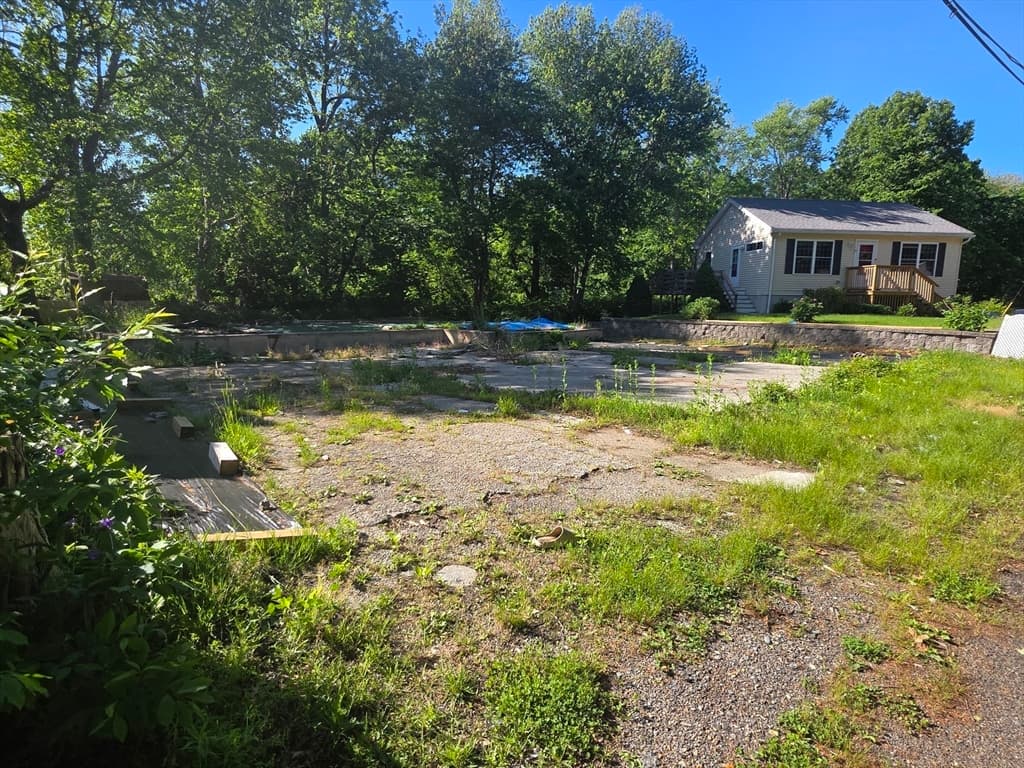 7 Hanson Ct, Hanson MA 02341 photo 4
