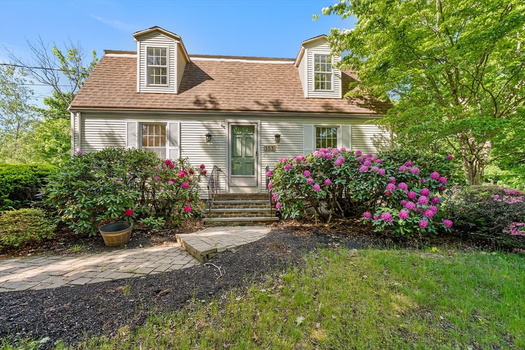 153 High St, Topsfield MA 01983