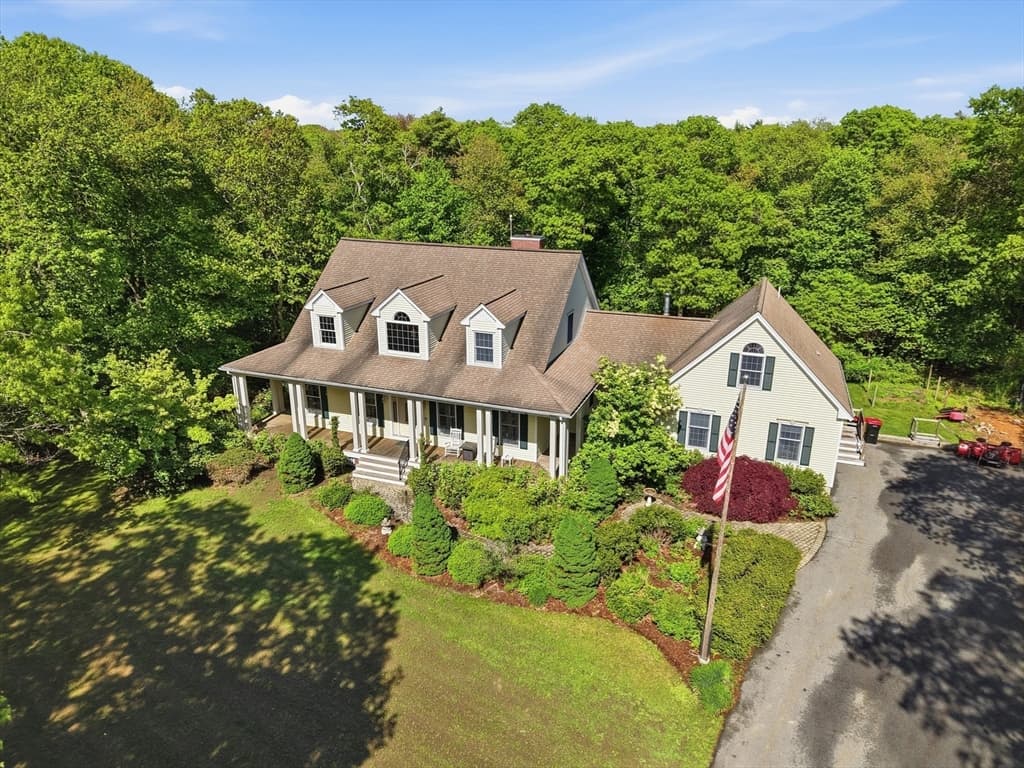 332 Division Road, Dartmouth MA 02748