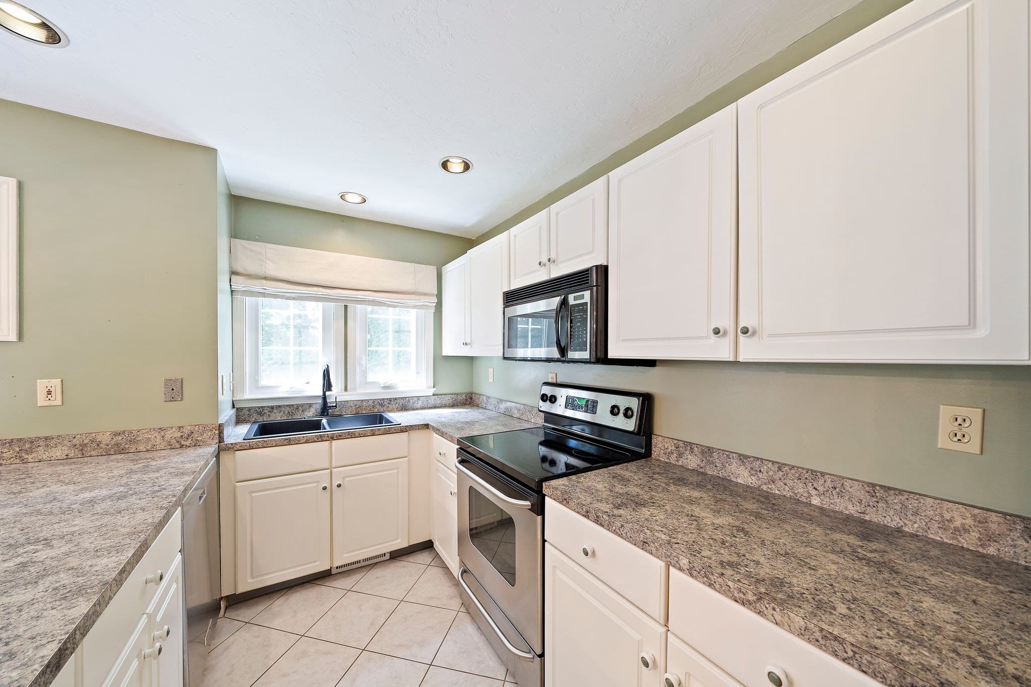 Condominium at 501 Auburn St # 402, Whitman MA 02382, Whitman, photo 3 of 41