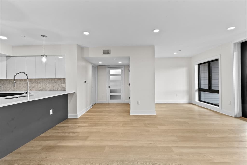 Condominium at 85 Willow Ct # 302, Boston MA 02125, Boston, photo 7 of 31