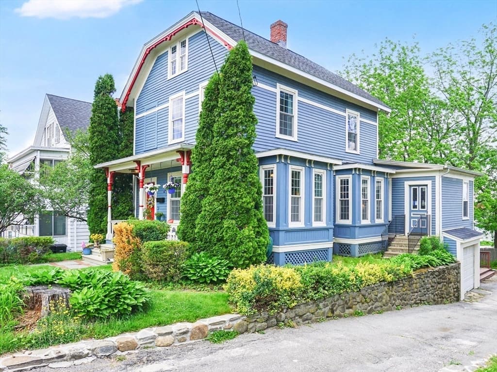 23 Oakes Ave, Southbridge MA 01550
