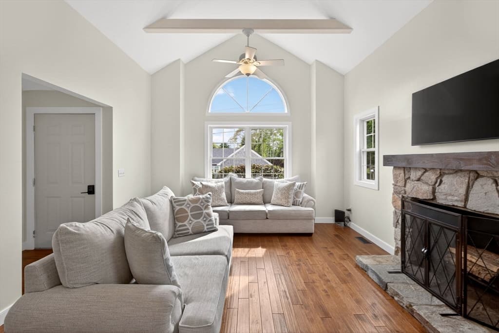 Single Family Residence at 27 Bellavista Dr, Bourne MA 02559, photo 7 of 40