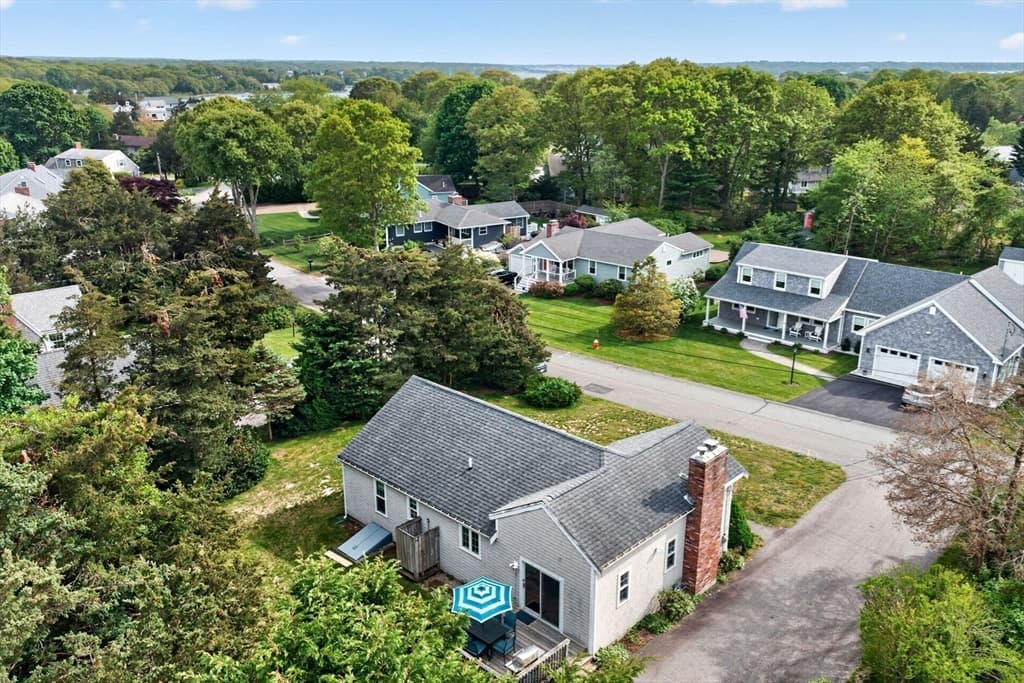 Single Family Residence at 27 Bellavista Dr, Bourne MA 02559, photo 3 of 40