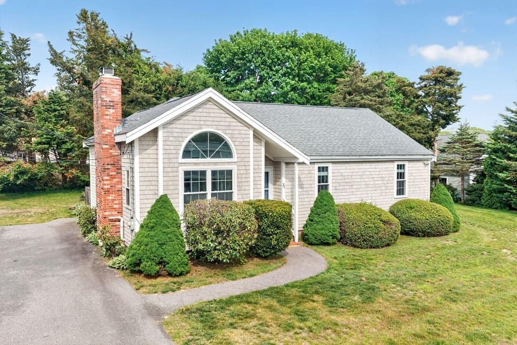 27 Bellavista Dr, Bourne MA 02559