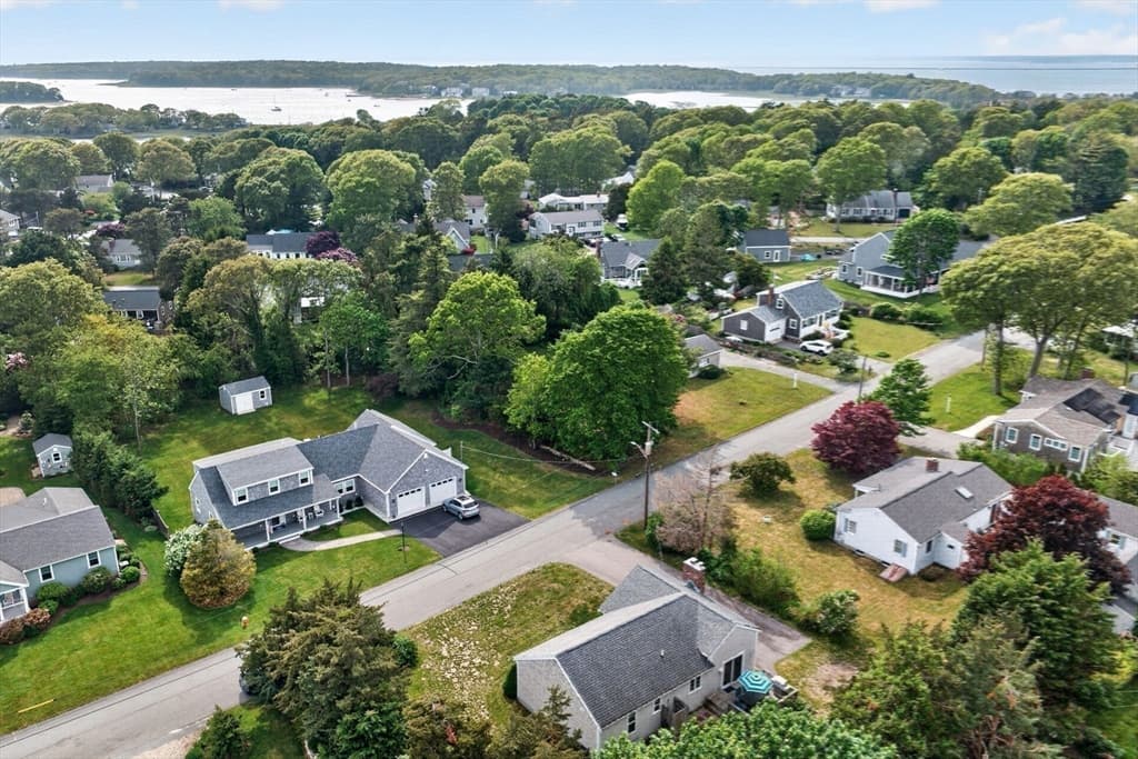 Single Family Residence at 27 Bellavista Dr, Bourne MA 02559, photo 4 of 40