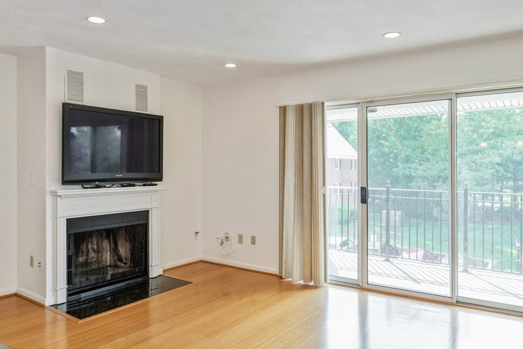 Condominium at 5 April Ln # 31, Lexington MA 02421, Lexington, photo 2 of 11