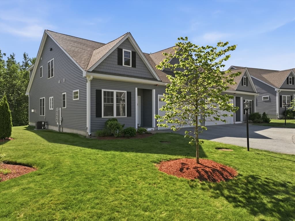 Condominium at 705 Southwood Lane # 705, Clinton MA 01510, photo 2 of 34