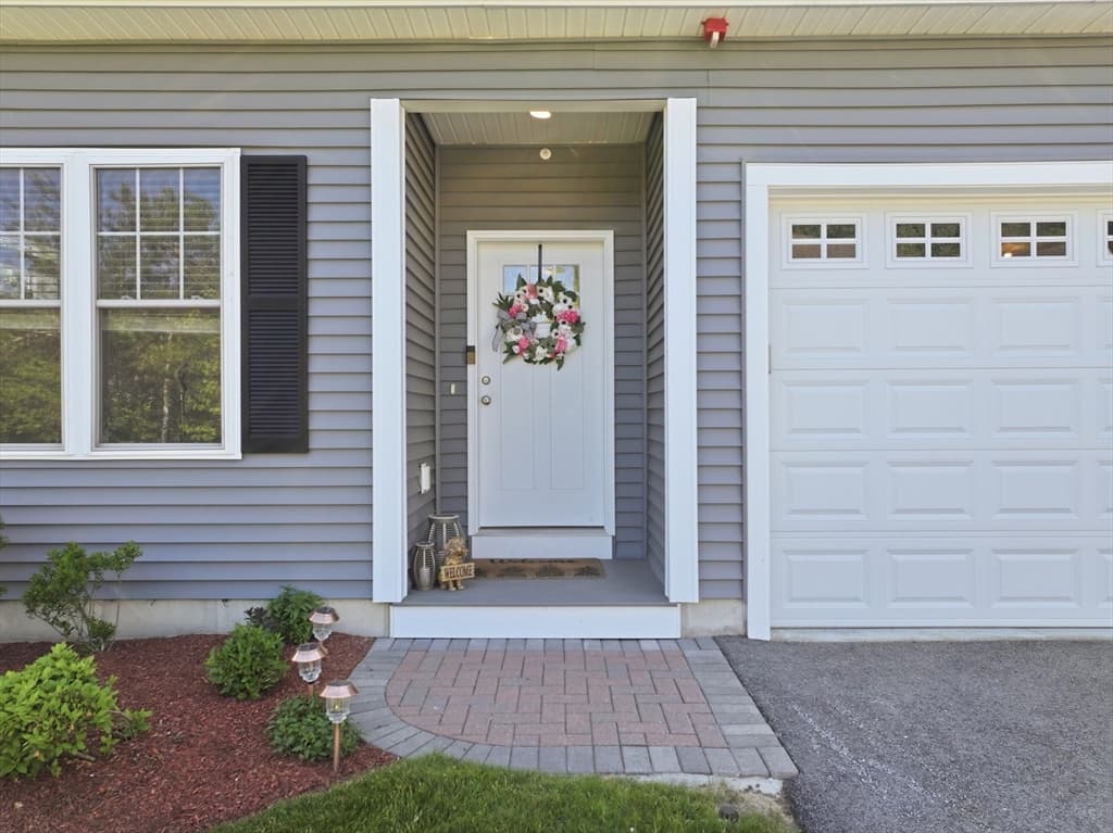 Condominium at 705 Southwood Lane # 705, Clinton MA 01510, photo 6 of 34