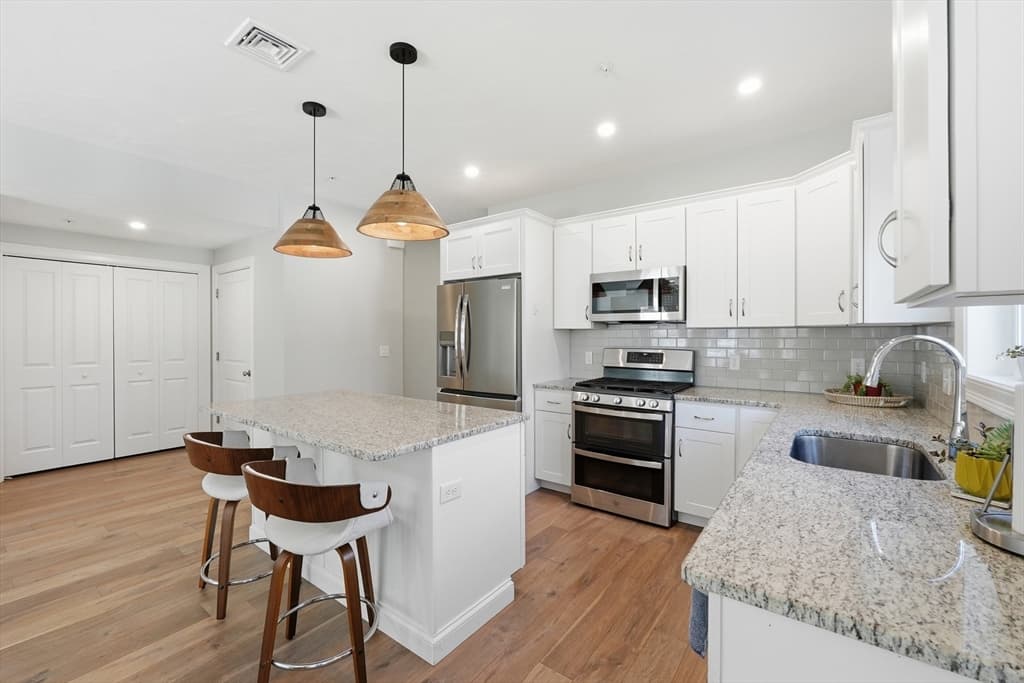 Condominium at 705 Southwood Lane # 705, Clinton MA 01510, photo 9 of 34