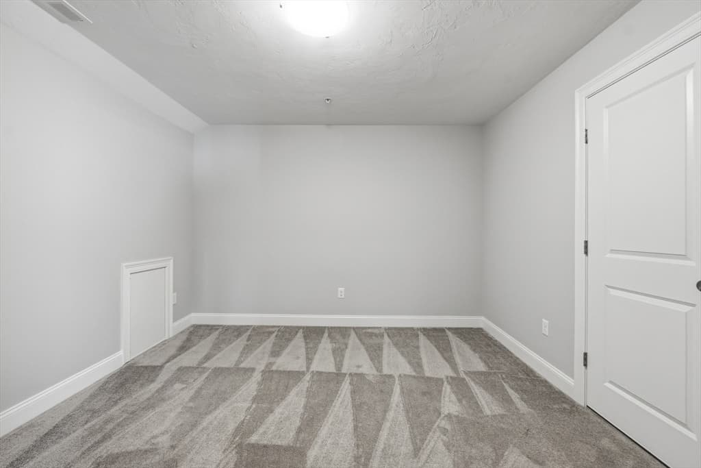 Condominium at 705 Southwood Lane # 705, Clinton MA 01510, photo 30 of 34
