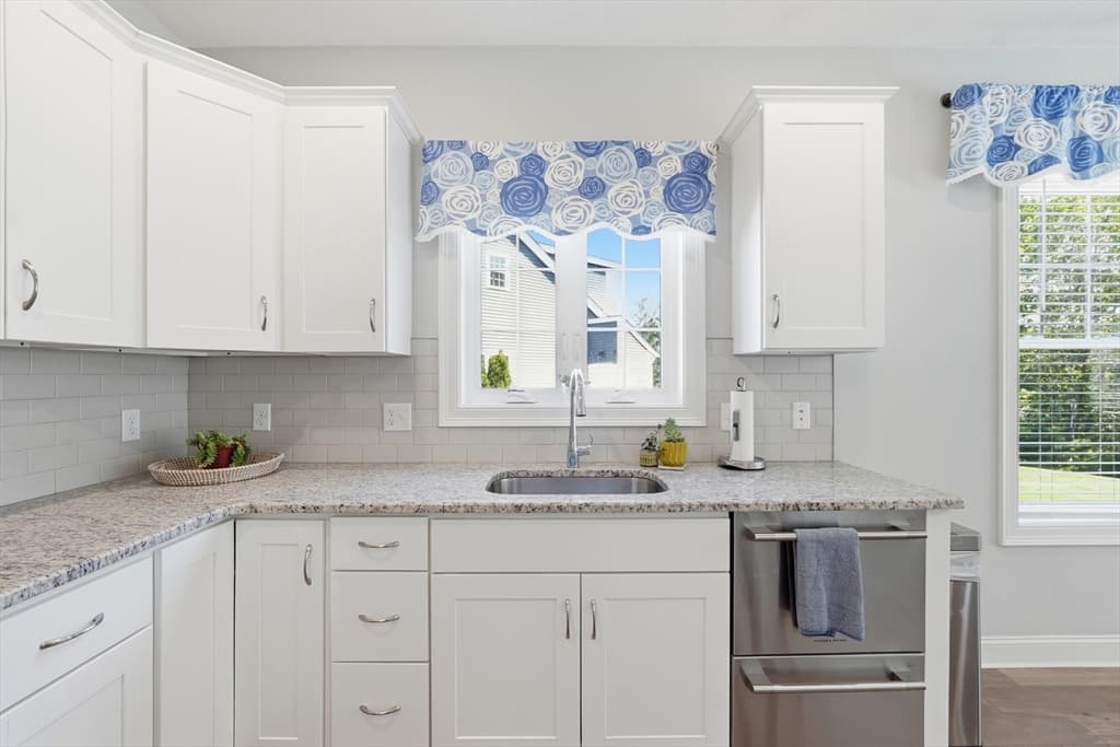 Condominium at 705 Southwood Lane # 705, Clinton MA 01510, photo 10 of 34