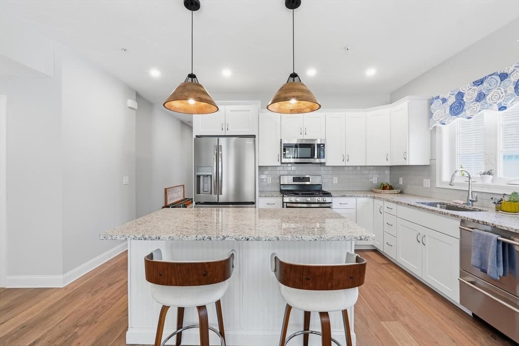 Condominium at 705 Southwood Lane # 705, Clinton MA 01510, photo 8 of 34