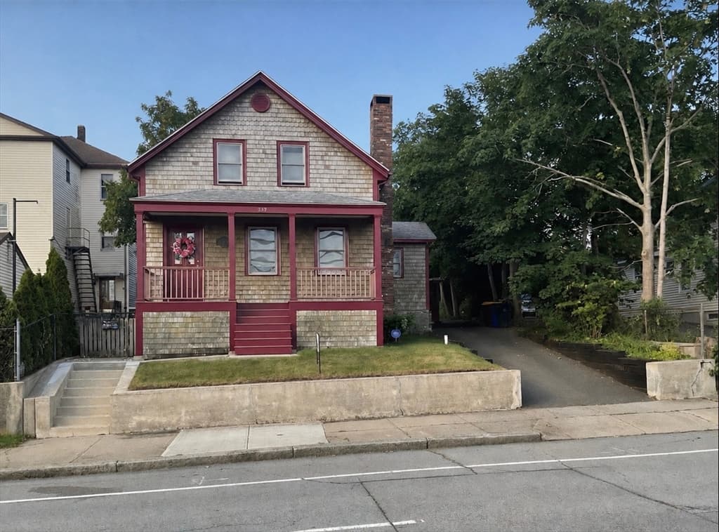 217 Brayton Ave, Fall River MA 02721