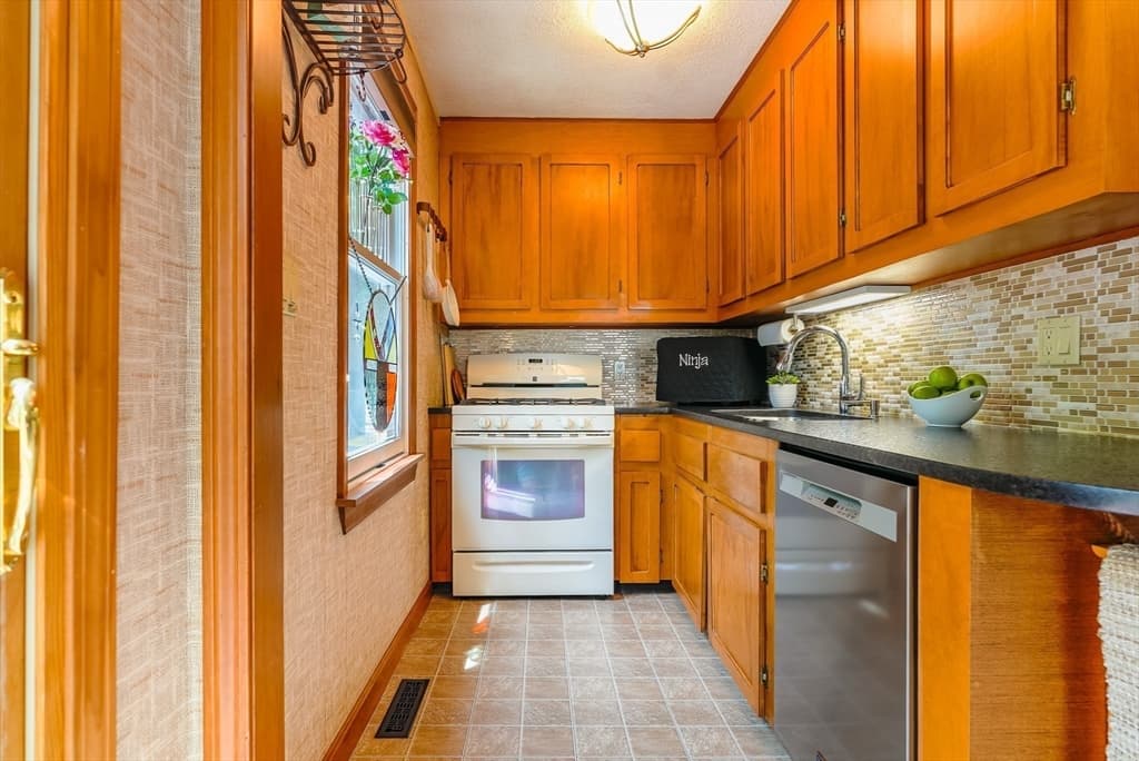 Single Family Residence at 217 Brayton Ave, Fall River MA 02721, photo 10 of 30