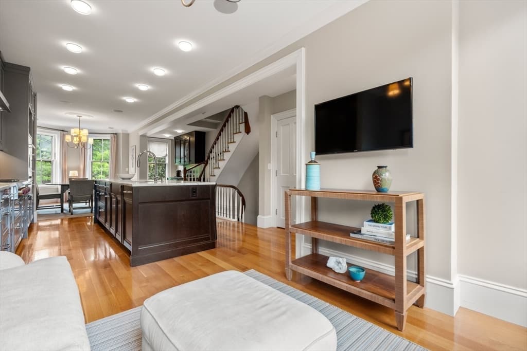 Single Family Residence at 112 Appleton St, Boston MA 02116, photo 11 of 39