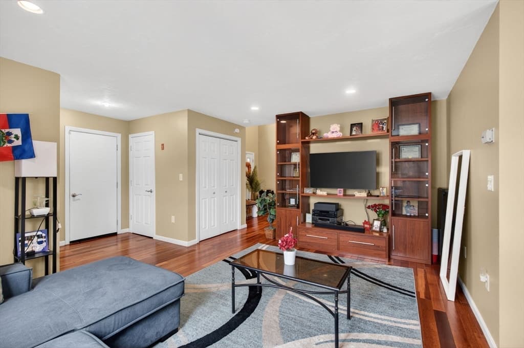 16A Burghardt St, Worcester MA 01604 photo 14