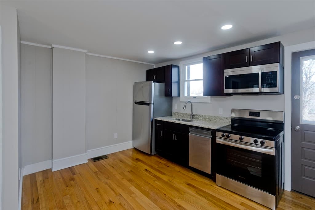 13 Hampden St, Westfield MA 01085 photo 2