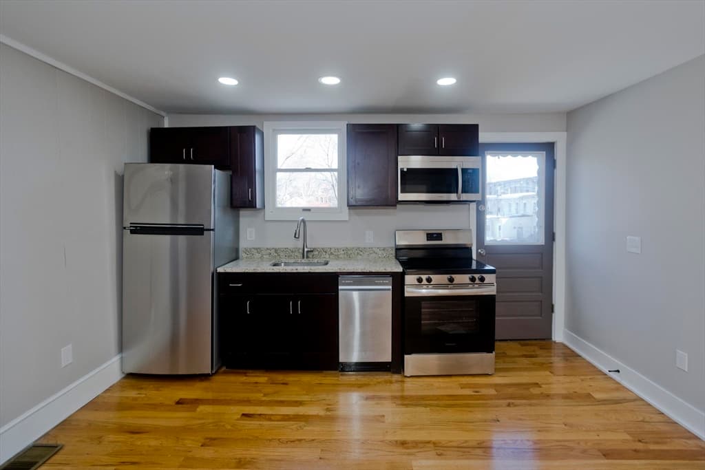 13 Hampden St, Westfield MA 01085 photo 3