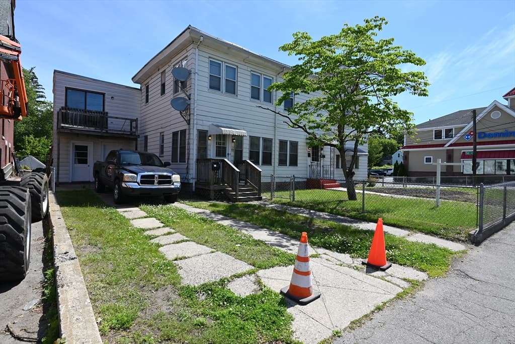 89 Mammoth Rd, Lowell MA 01854 photo 2
