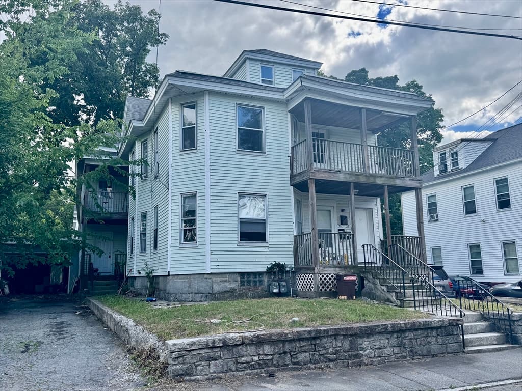 36 Plymouth St, Lowell MA 01854