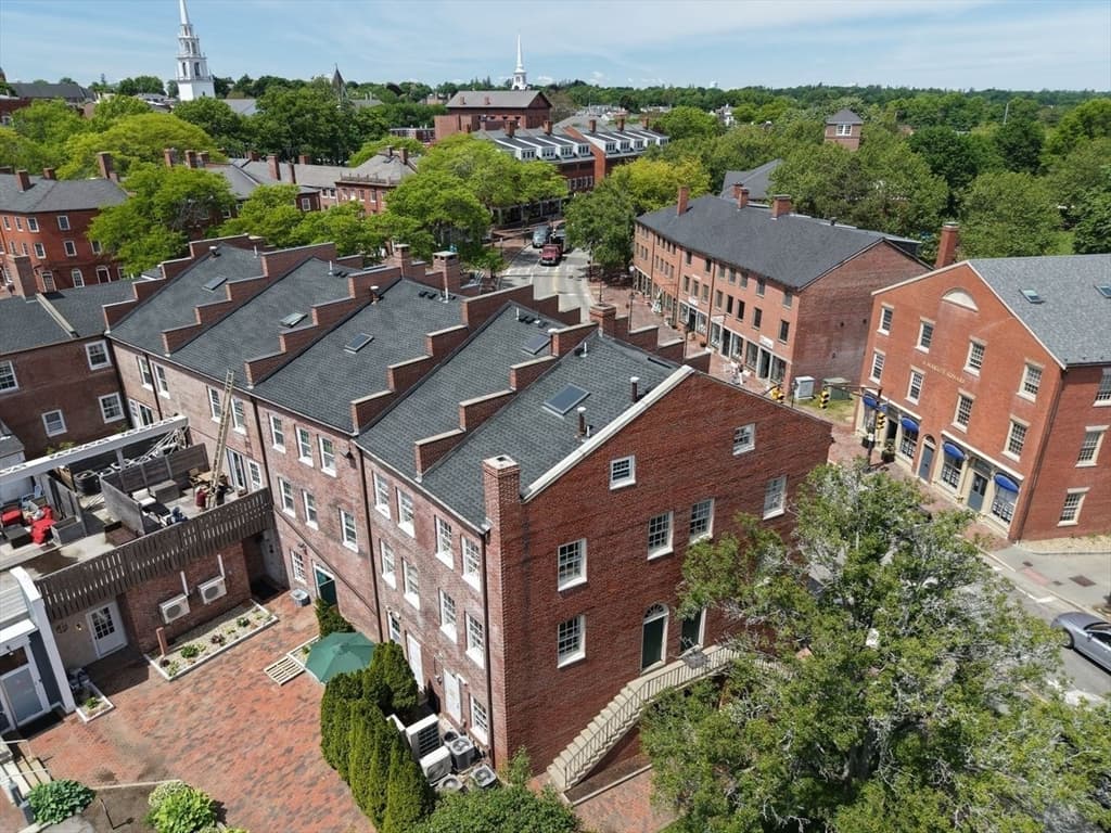 Condominium at 2 Elbow Ln # A, Newburyport MA 01950, Newburyport, photo 23 of 32