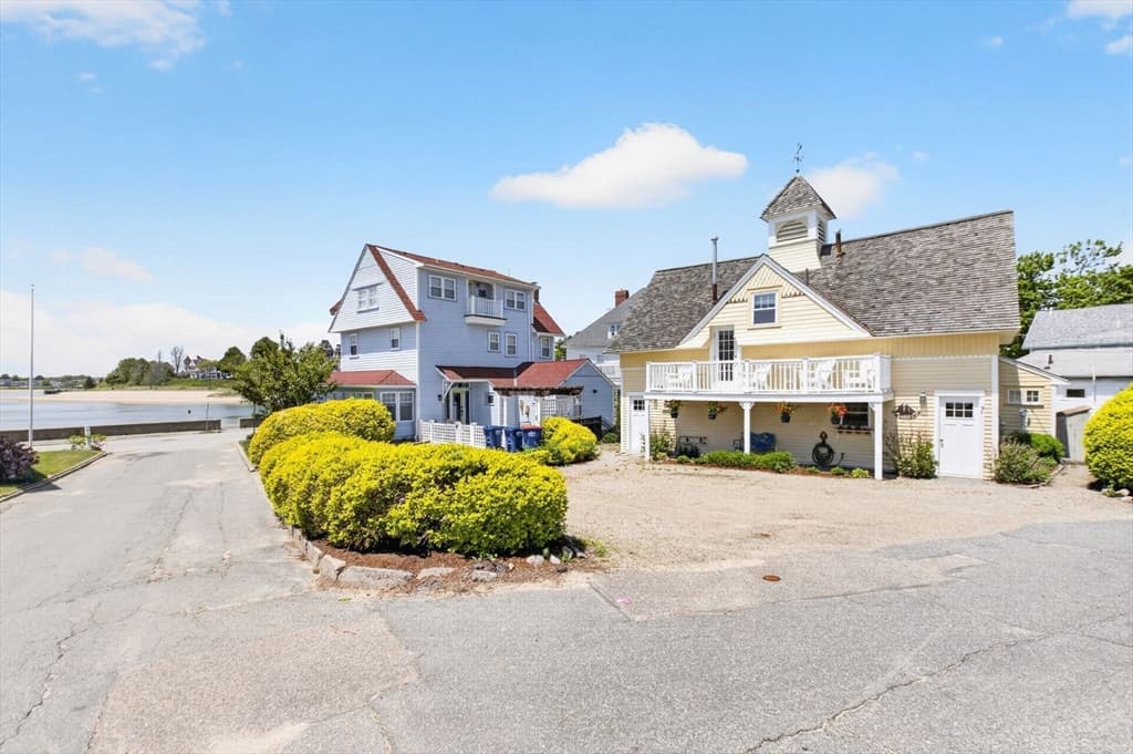 7 Sycamore St, Wareham MA 02558