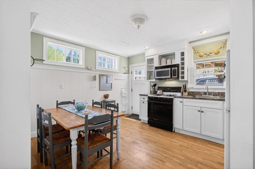 7 Sycamore St, Wareham MA 02558 photo 5