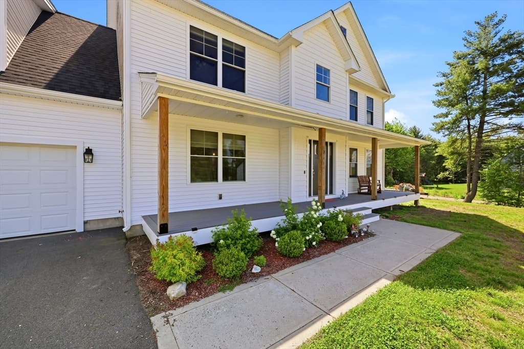 18 Woodland Ln, Belchertown MA 01007