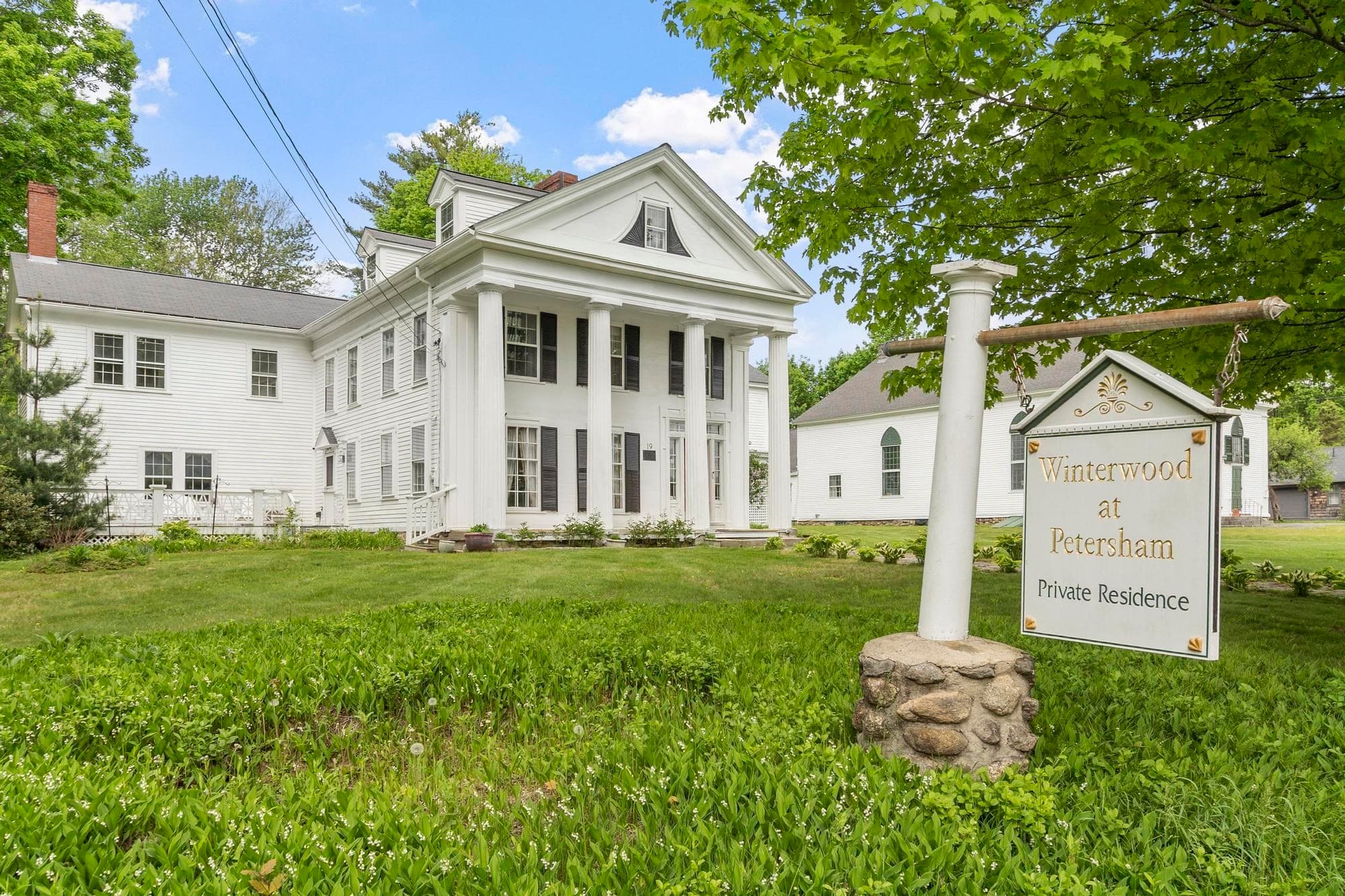 19 N Main St, Petersham MA 01366