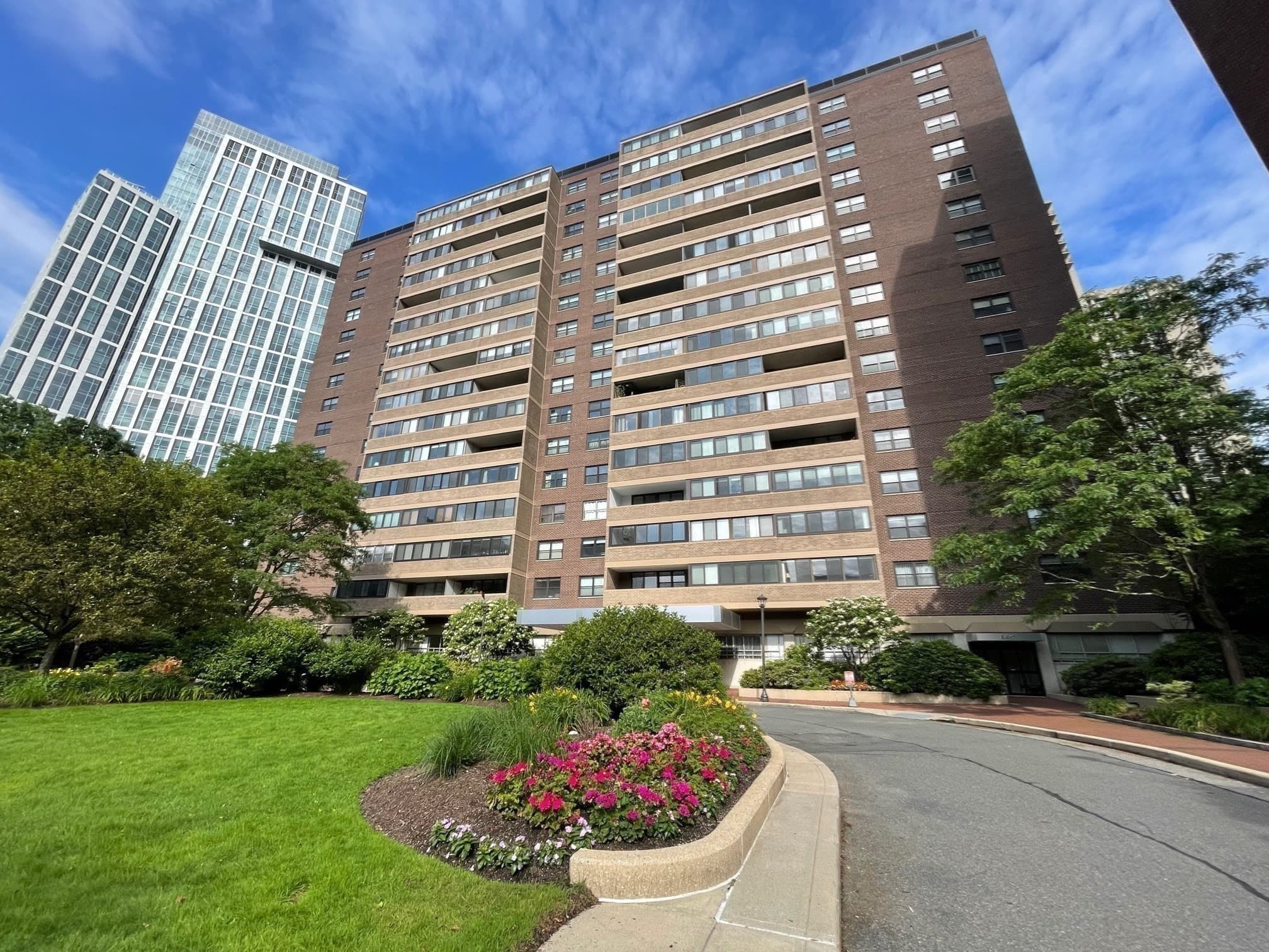 9 Hawthorne Place # 12F, Boston MA 02114