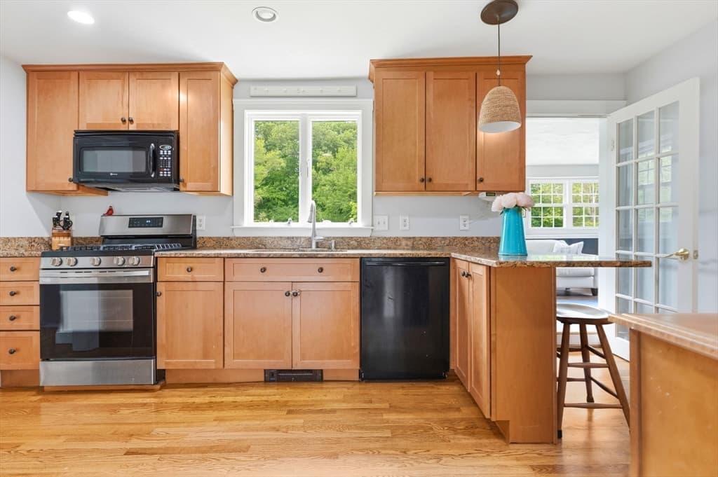 221 Central St, Hingham MA 02043 photo 7