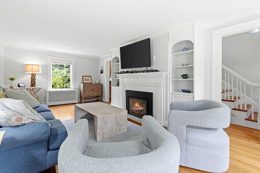 221 Central St, Hingham MA 02043 photo 3