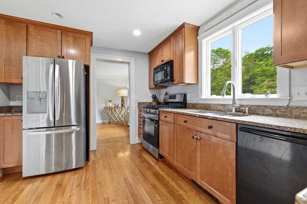 221 Central St, Hingham MA 02043 photo 5
