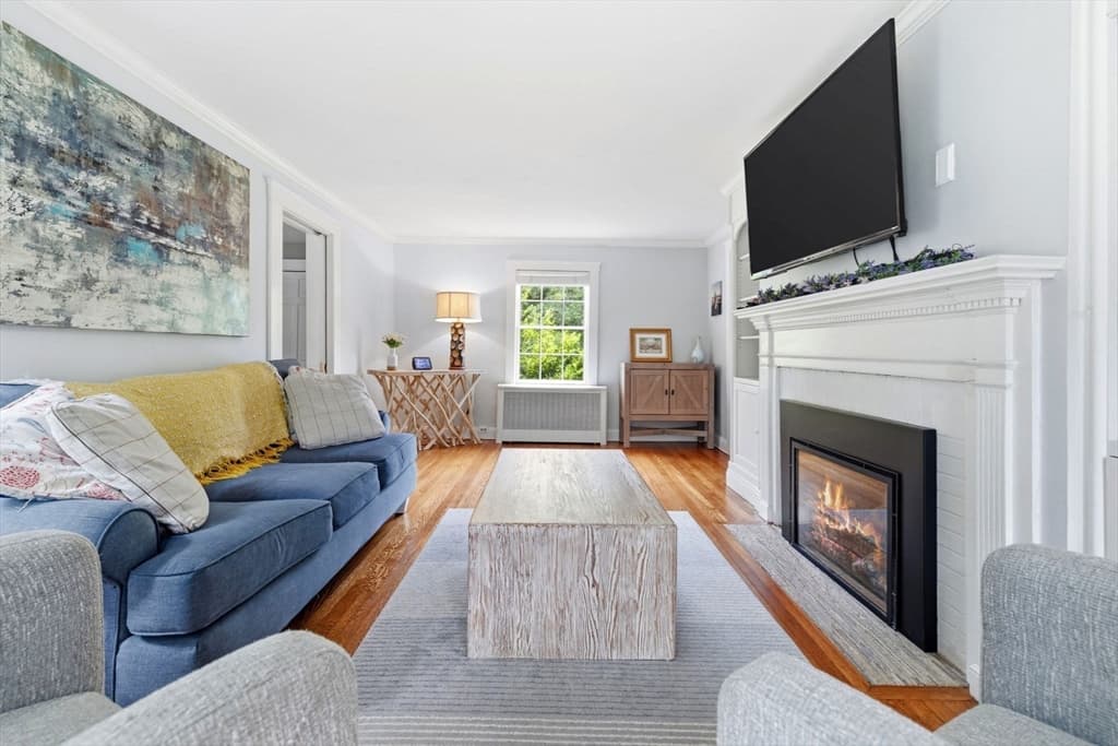 221 Central St, Hingham MA 02043 photo 4