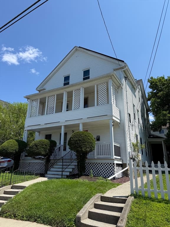 45 Elm St, Webster MA 01570