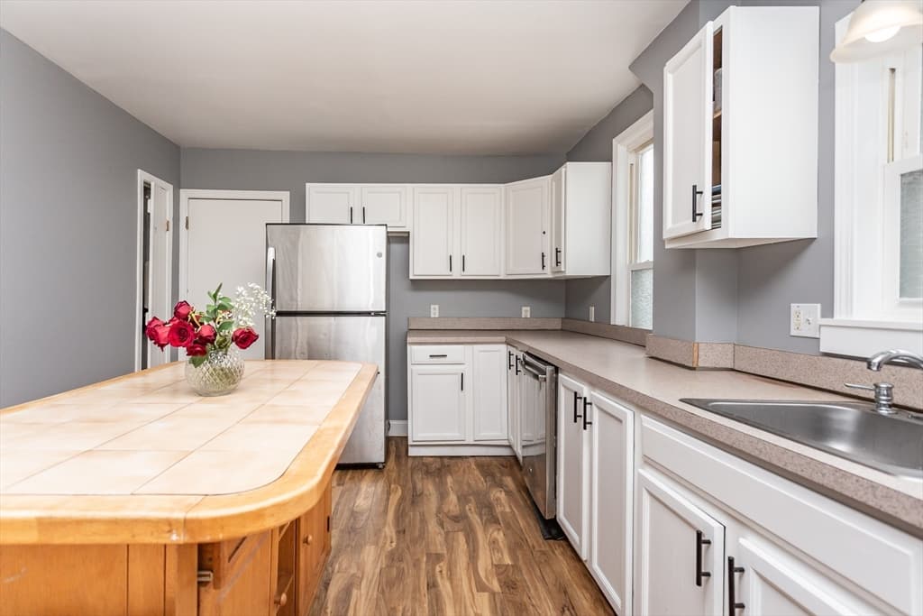 232 Park St, New Bedford MA 02740 photo 9