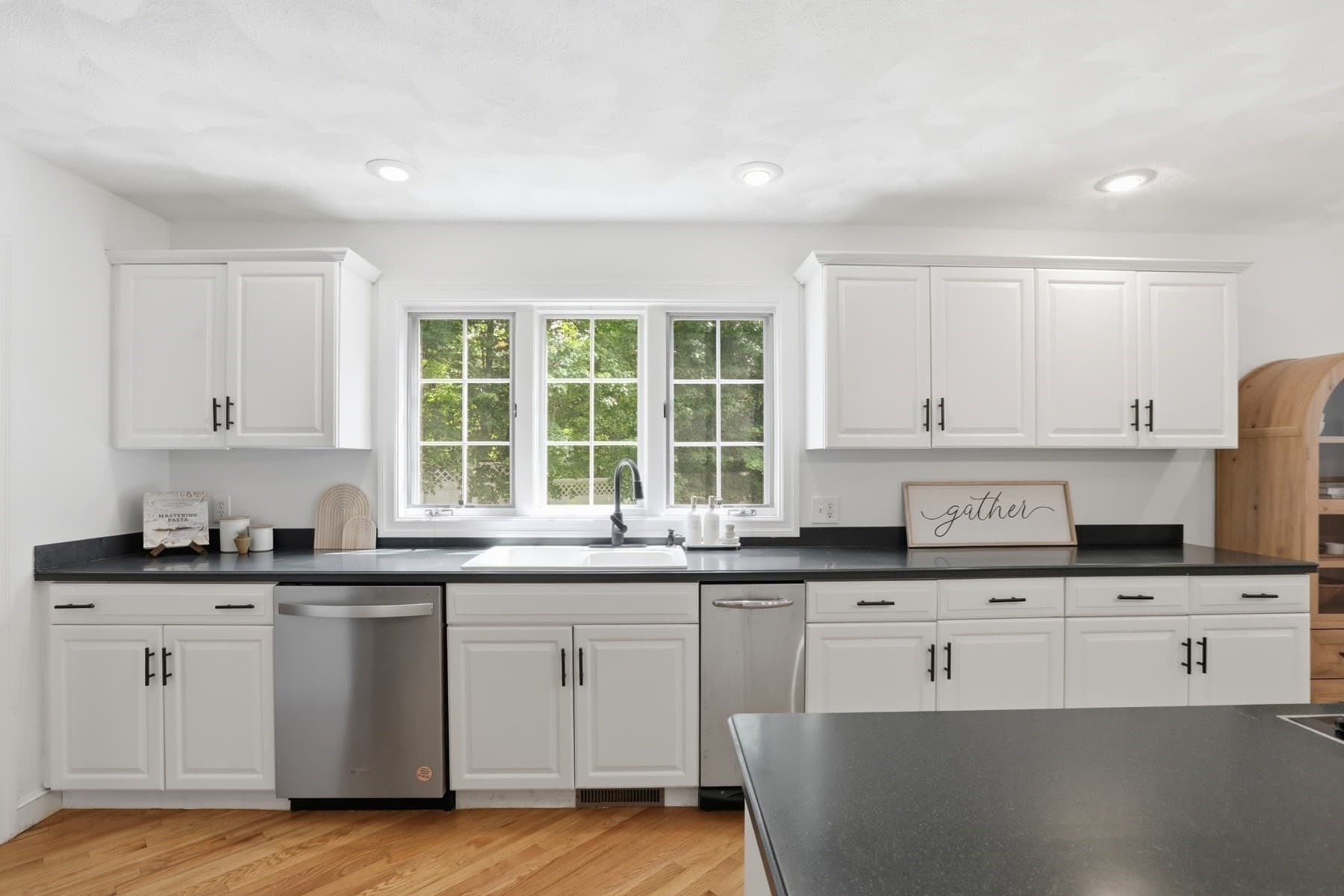 Single Family Residence at 4 Farnham Circle, Andover MA 01810, photo 7 of 42